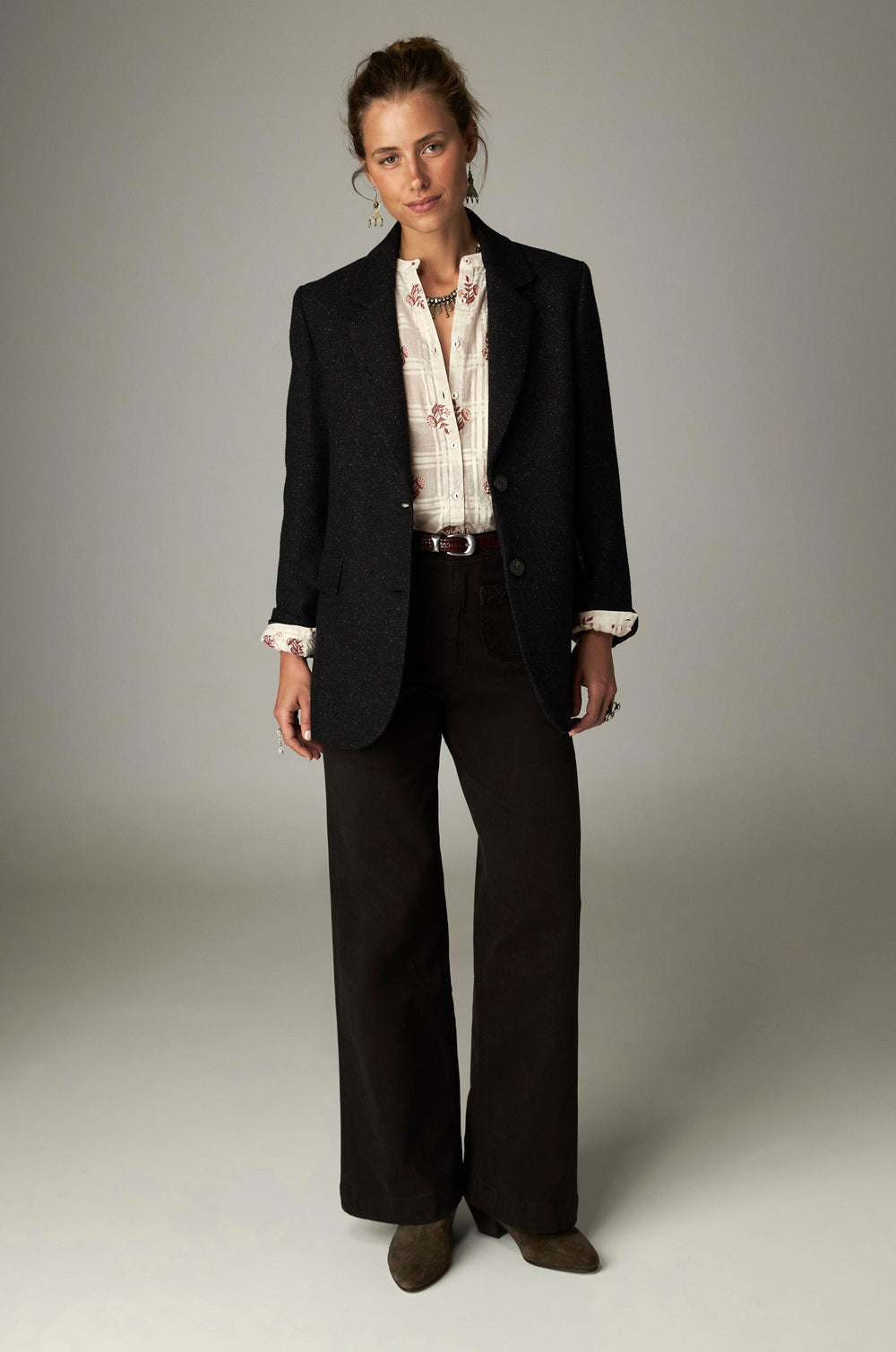 MAISONHOTEL-ECOMMFW26-DAY2_007_BIRDIEWHITE_GIULIETTACOFFEE_LEOPOLDCOGNAC_CAMARONSTARDUST_1157_5a1e9e99-931b-48c8-9aba-ba54418d8036